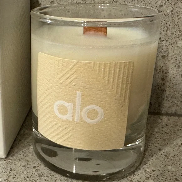 ALO Yoga Love Candle 2oz - Picture 5 of 6